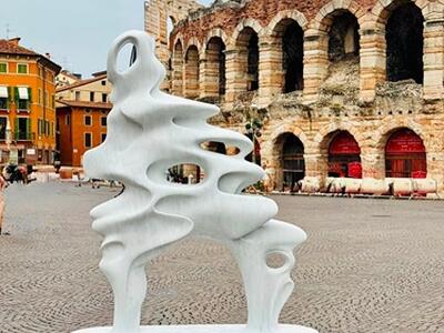 Dal centro storico di Carrara a quello di Verona Le opere di White Carrara ‘invadono’ la città di Giulietta e Romeo