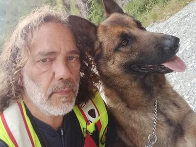 Da Roma a Massa: la promessa di un carabiniere in pensione, il fiuto di Ciro e una speranza per chi non ha più un volto