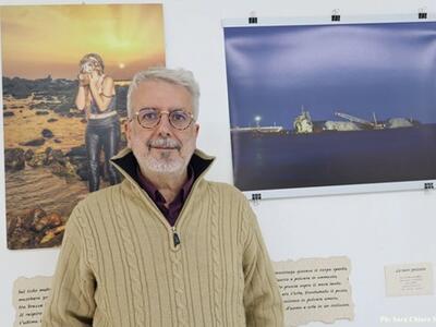 La Guang Rong protagonista della mostra fotografica e pittorica "Il canto della fine" di Pier Luca Mori