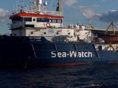 Concluso nella tarda serata di domenica 29 giugno lo sbarco di 30 migranti della Se Watch a Marina di Carrara