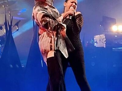 La cantante massese Desy Denise D&#039;Andrea duetta con Skin sul palco del concerto degli Skunk Anansie