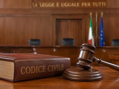 Pestarono un giovane carrarese nel pieno della movida di Marina di Carrara senza alcun motivo: due marocchini vanno a processo per lesioni gravi e non tentato omicidio