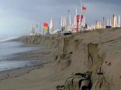 Fantozzi e Guidi (FDI) " Gravi ritardi nel contrasto all'erosione costiera. La Regione Toscana agisca per evitare ulteriori problemi alla costa apuo-versiliese"