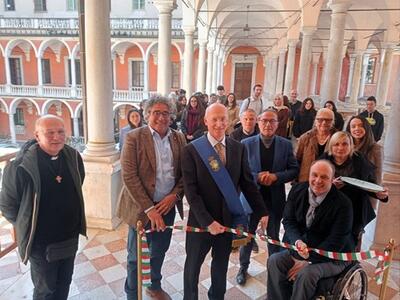 “Barriere in-visibili. Mappatura e analisi delle barriere architettoniche nel territorio di Massa Carrara”: inaugurata la mostra a Palazzo Ducale di Massa aperta fino al 6 aprile