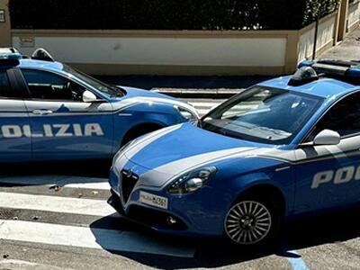 Tentano di scassinare un negozio di articoli da regalo a Massa: arrestati dalla polizia due rumeni