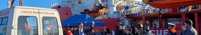 Ocean Viking: concluso lo sbarco a Marina di Carrara.   Tutti i 126 migranti sono già ripartiti per i centri d&#039;accoglienza
