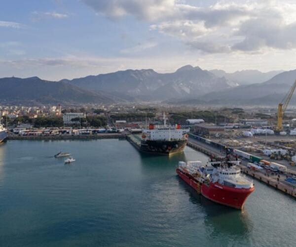 Torna la Ocean Viking nel porto di Marina di Carrara con 23 migranti: dal 2023,  24 attracchi e 2516 migranti accolti