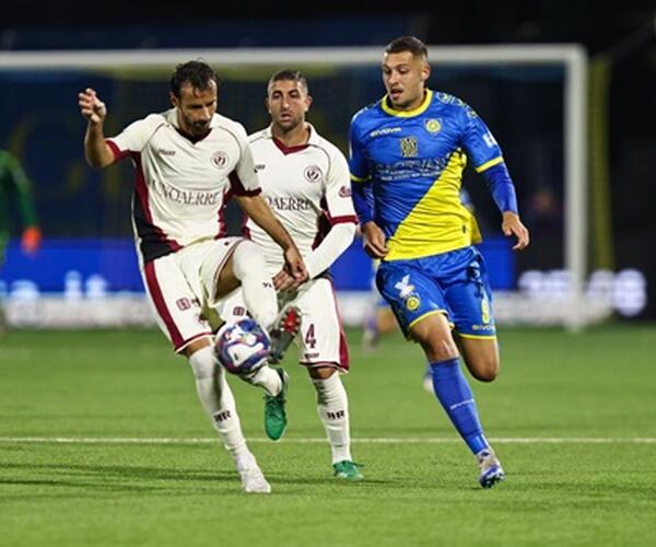 La Carrarese strappa la vittoria sull'Arezzo nel finale allo stadio dei Marmi