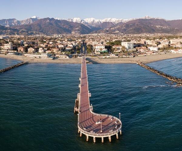 Massa, erosione, sicurezza e ampliamento del porto: il Piano degli Arenili e il ricorso dell’Autorità Portuale