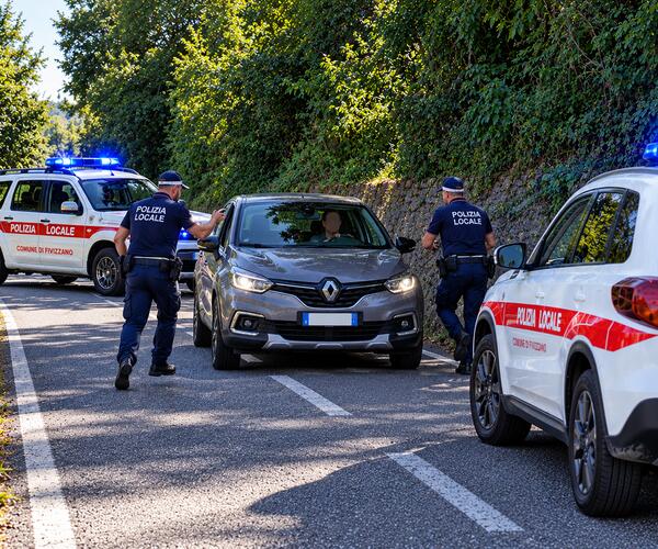 Noleggia auto per un giorno e se la tiene. Uomo rintracciato in 24 ore e denunciato dalla Polizia Locale di Fivizzano