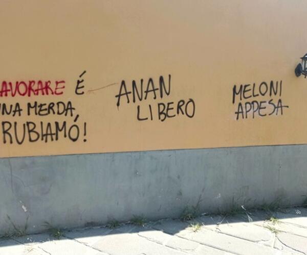 Massa- "Basta con i muri imbrattati d'odio: il centro storico merita rispetto e decoro": la richiesta del consigliere di FdI Tenerani