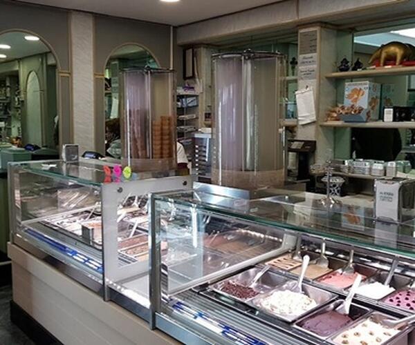 Enzo ha chiuso: il gelato che ha deliziato generazioni di carrarini lascia un vuoto amaro di tradizioni antiche e ricordi