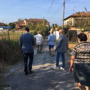 Sopralluogo del Consigliere regionale Vittorio Fantozzi e del coordinatore Fdi Carrara Lorenzo Baruzzo al Fossone (3)
