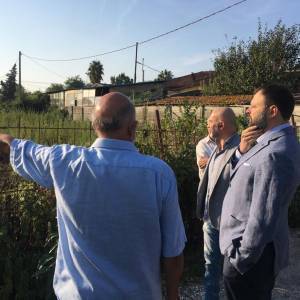 Sopralluogo del Consigliere regionale Vittorio Fantozzi e del coordinatore Fdi Carrara Lorenzo Baruzzo al Fossone (5)