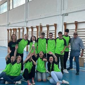 La squadra del ginnasio del Repetti con la docente Valeria Del Medico e Graziano Guiso