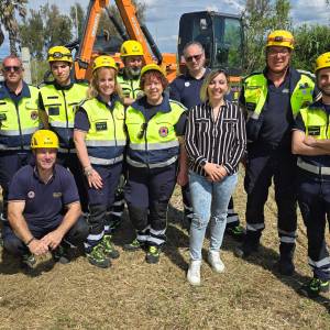 Momenti dell'apertura dell'idrovora Turbina di Marinella durante la Settimana della Bonifica (1) Dirigenti del Consorzio con alcuni volontari della Protezione civile