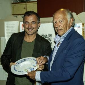 Giacomo Bugliani premiato da Guglielmo Bellotti cena 14 06 2025