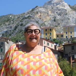 Foto Emma Caste sfondo paese 3