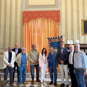 APUANIA-foto-gruppo-verticale